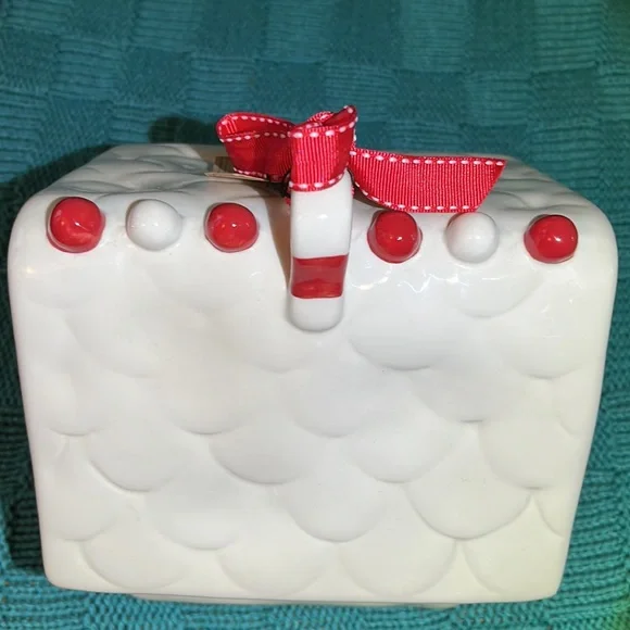 Rae dunn SANTAS WORKSHOP birdhouse - Picture 5 of 8